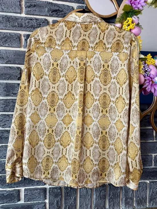 Yellow Snake-Print Button-Front Shirt - Picture 6 of 6